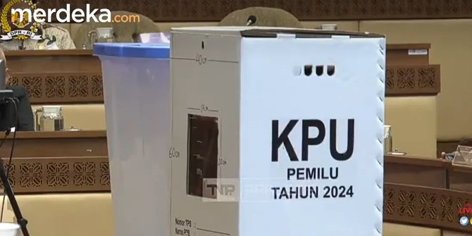 VIDEO: DPR Tunjukkan Penampakan Kotak Suara Pemilu 2024, Tetap Kardus Digembok