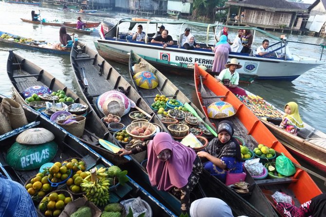 festival pasar terapung