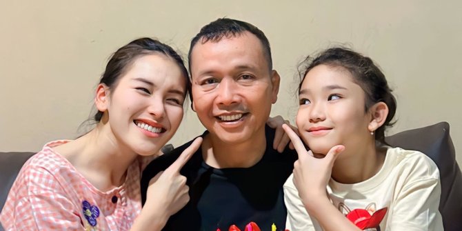 Foto Keseruan Ultah Abdul Rozak Ayah Ayu Ting Ting, Potret Cantik Bilqis Bikin Salfok