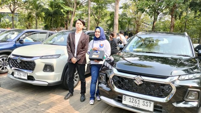 seremoni penyerahan new suzuki grand vitara kepada 26 konsumen pertama di senayan jakarta