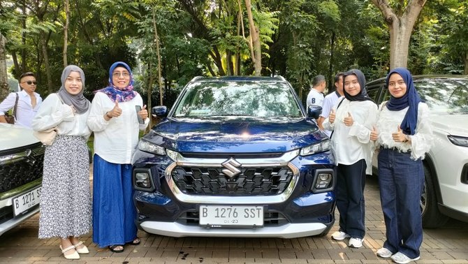 seremoni penyerahan new suzuki grand vitara kepada 26 konsumen pertama di senayan jakarta