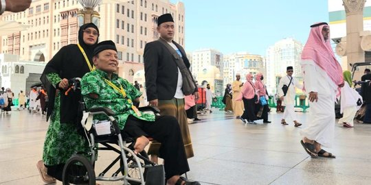 Kisah Agus Yusuf, Difabel Naik Haji dari Upah Melukis