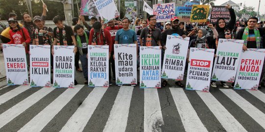 Karnaval Lingkungan Suarakan Krisis Iklim dan Demokrasi di Indonesia