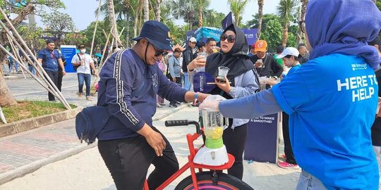 unik, penonton formula e jajal bikin jus sambil gowes sepeda