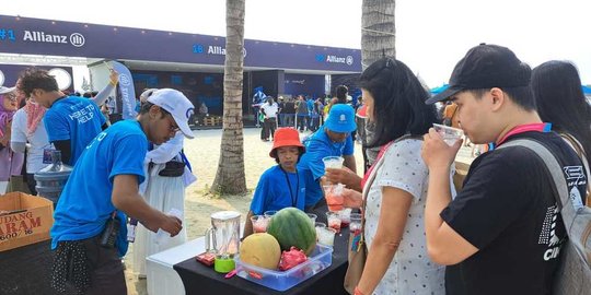 unik, penonton formula e jajal bikin jus sambil gowes sepeda