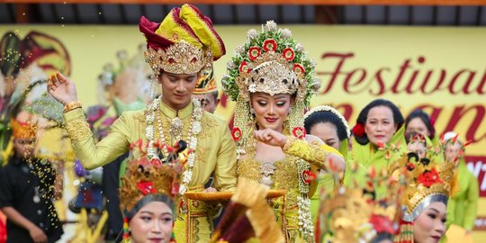 Ratusan Warga Padati Festival Pengantin Banyuwangi, Tampilkan Rias Tradisional
