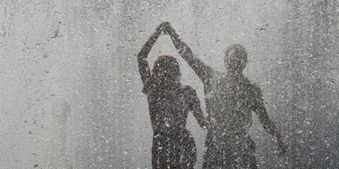 35 Kata Mutiara Hujan Lucu, Menghibur dan Bikin Ngakak