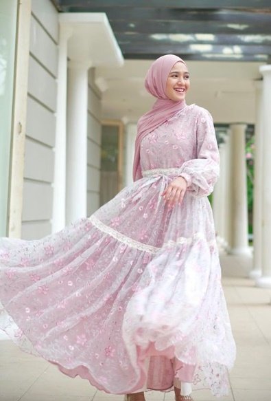 cut syifa kenakan gamis