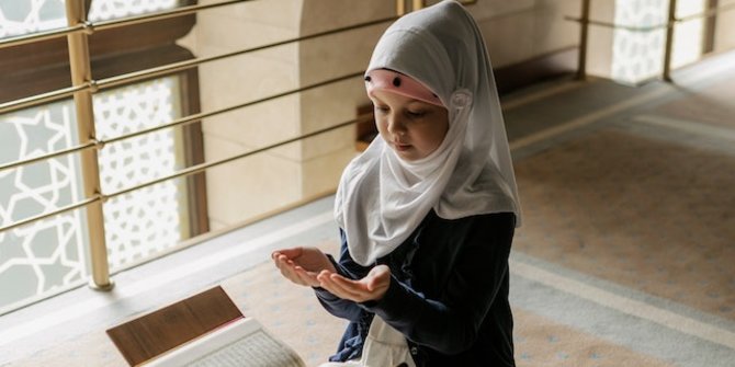 Pengertian Doa Menurut Islam Beserta Cara dan Waktu Mustajabnya Agar Cepat Dikabulkan