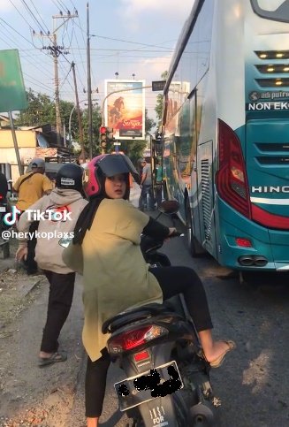 tinggalkan pacar demi lerai perkelahian