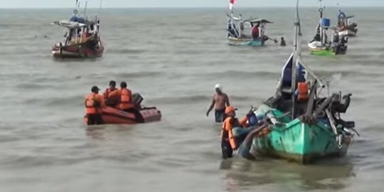 Kisah Nelayan Terombang-ambing di Laut hanya Konsumsi Air, Pulang Disiram Air Bunga