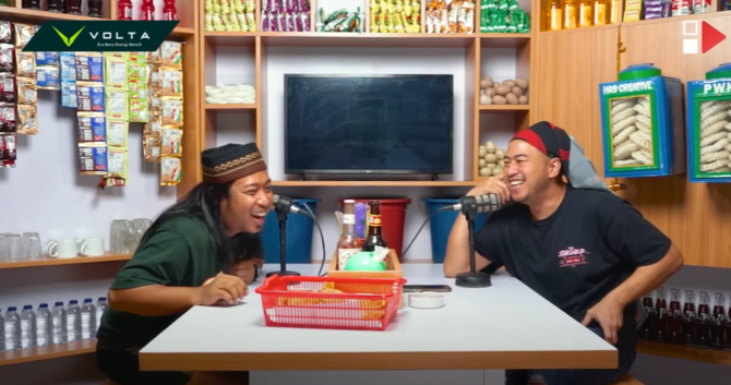 pandji pragiwaksono ungkap alasan tak mau datang ke rumah raditya dika takut hantu