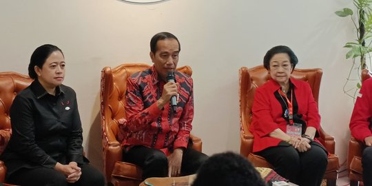 Ketika Jokowi Duduk di Antara Megawati dan Puan di Rakernas PDIP