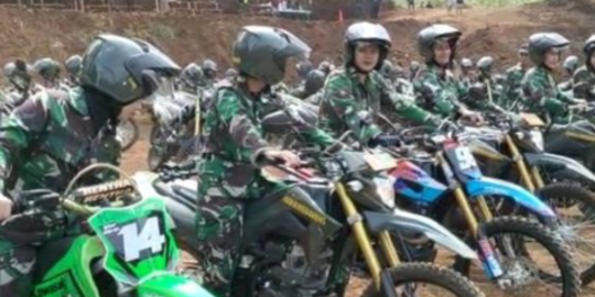 Cantik tapi 'Sangar', Potret Kowad Beraksi di Sirkuit Motor Cross, Keren Abis!