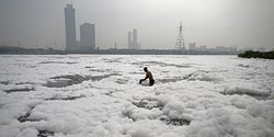 Ironi Sungai Yamuna di India, Dianggap Suci tapi Dipenuhi Limbah Busa Beracun