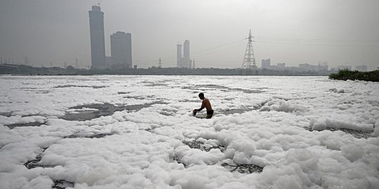Ironi Sungai Yamuna di India, Dianggap Suci tapi Dipenuhi Limbah Busa Beracun