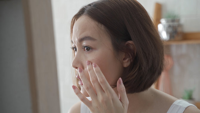 10 tips mengatasi kulit kusam yang ampuh agar wajah kembali cerah dan glowing