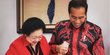 Momen Hangat Jokowi Gandeng Megawati, Ganjar: Duo Panutan Seiring Sejalan