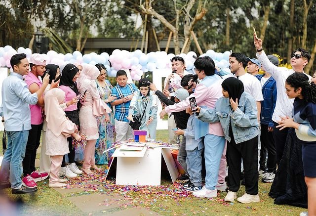 momen gender reveal anak kedua aurel dan atta