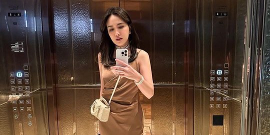 Gaya Cantik & Elegan Shandy Aulia di Kamar Mandi, Netizen Kompak Bilang Gini