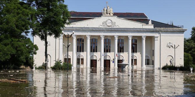 Penampakan Banjir Parah Rendam Zona Perang di Ukraina Akibat Bendungan Raksasa Jebol