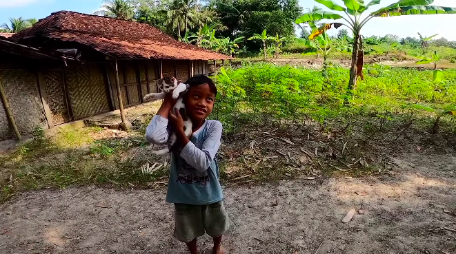 bocah 10 tahun rela putus sekolah demi merawat sang ibu yang sedang sakit lumpuh