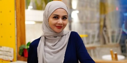 Mantap Berhijab, Simak Transformasi Jenita Janet dari Dulu hingga Kini