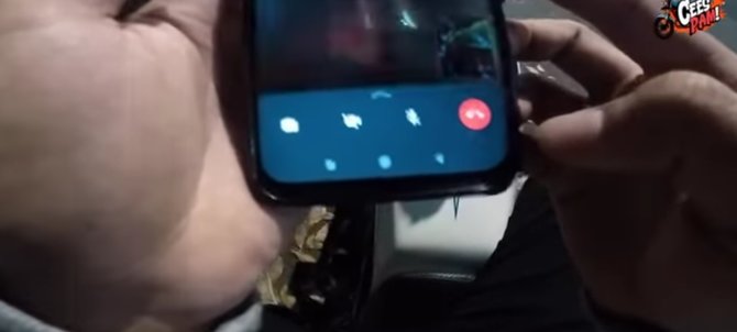 pria ini pergoki pacar selingkuh di jalan aksi tegarnya viral