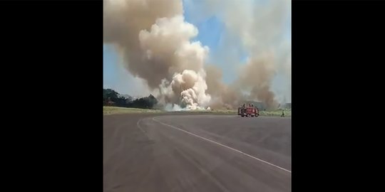 Lahan di Ujung Runway Bandara Sultan Hasanuddin Terbakar, Tak Ganggu Penerbangan