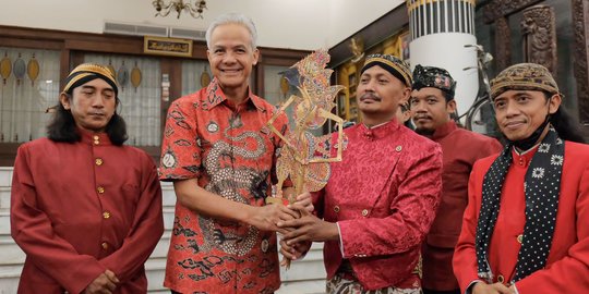 Ganjar Diberi Wayang Prabu Kresna dari Para Dalang dan Seniman, Begini Filosofinya