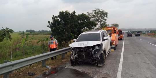 Pedangdut Defarina Indra Kecelakaan di Tol Jombang-Mojokerto, Mobil Ringsek