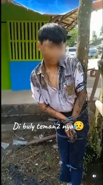 emak emak ini murka lihat siswa sekolah dibully