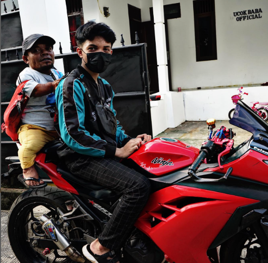 akrab dan kompak intip potret kebersamaan ucok baba dan putra pertamanya