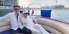 Nikmati Sunset di Atas Kapal Mewah, Ini Potret Liburan Syahrini dan Reino di Dubai