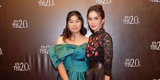 Kenakan Off Shoulder Dress, Cantiknya Amel Anak Ussy Sulistiawaty saat ke Prom Night