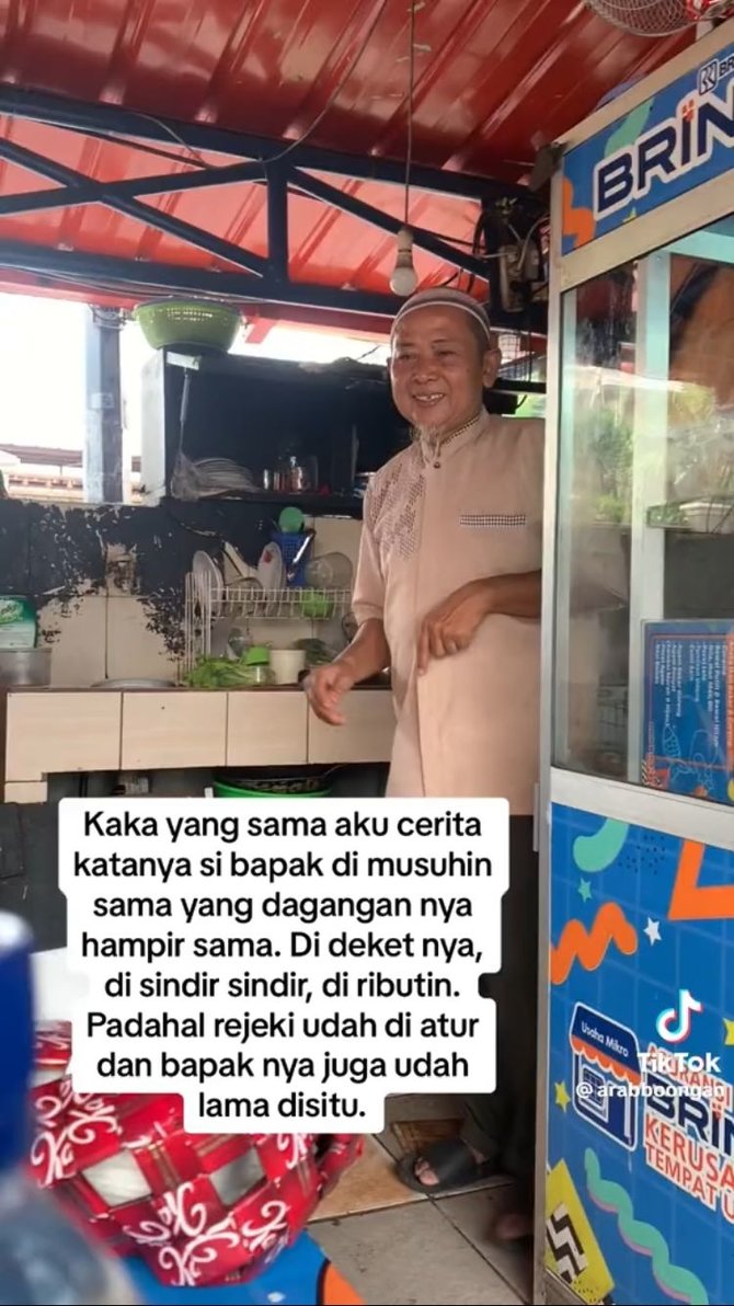 tetap berbuat baik meski warungnya sepi aksi penjual ayam bakar ini banjir pujian