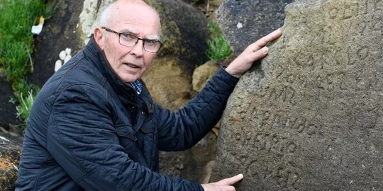 Desa Prancis Geger, Ada Tulisan Berusia Dua Abad pada Batu Setinggi Manusia