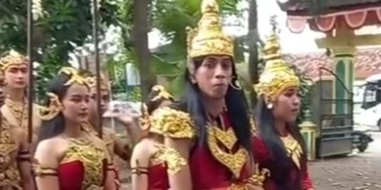 Dikira Syuting Angkling Dharma, Pasangan Ini Ternyata Sedang Gelar Pernikahan