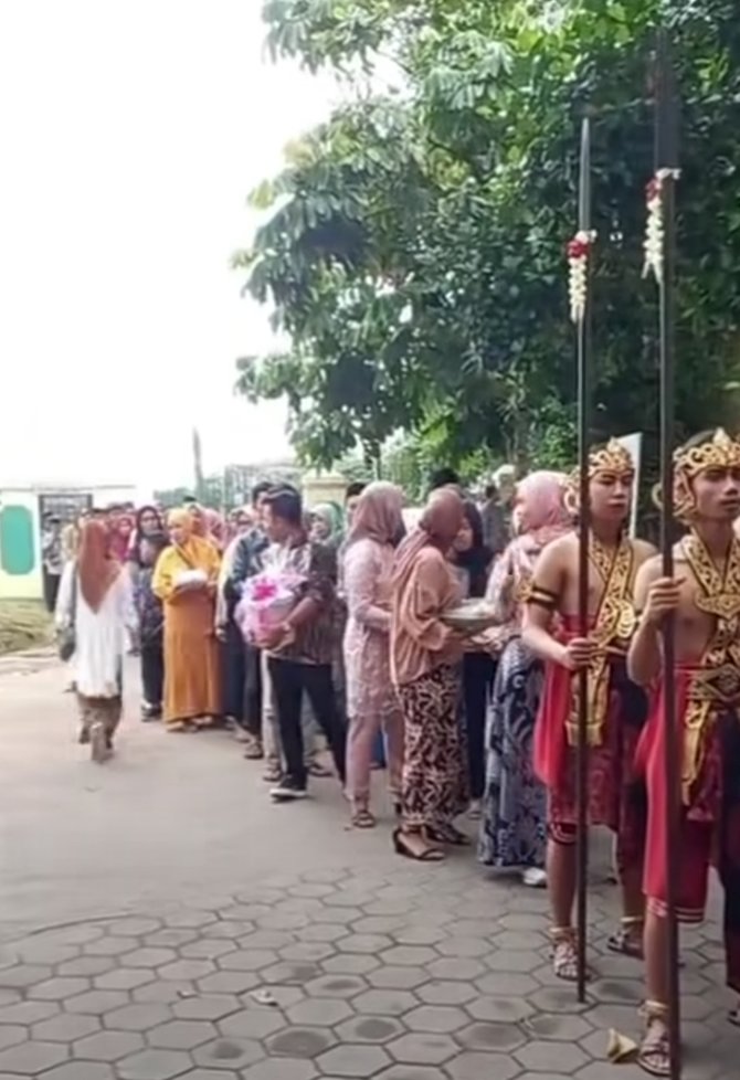 unik pernikahan bak angkling dharma ini viral