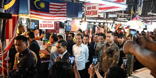 Gaya Presiden Jokowi Blusukan ke Pasar Kuala Lumpur
