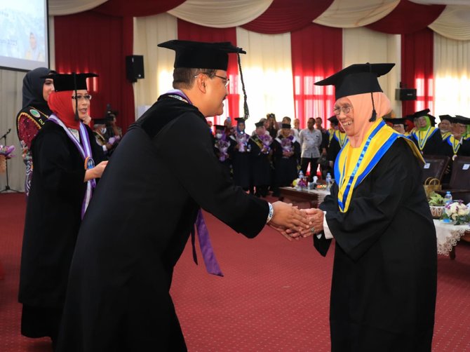 gus ipul wisuda