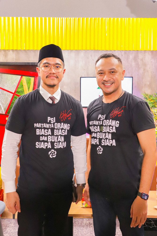 kaesang pakai baju psi