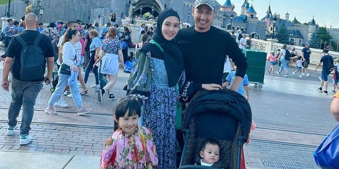 Potret Kartika Putri Liburan di Disneyland Paris, Tulis Pesan yang Bikin Terenyuh