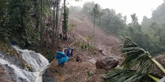 Tebing Setinggi Ratusan Meter di Tasikmalaya Longsor, Pasutri Tewas Tertimbun