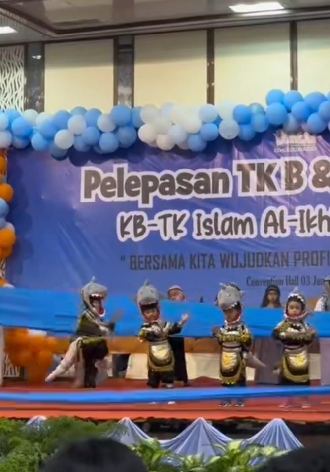 bikin gemas aksi anak tk tak ikut menari saat tampil di panggung ini viral