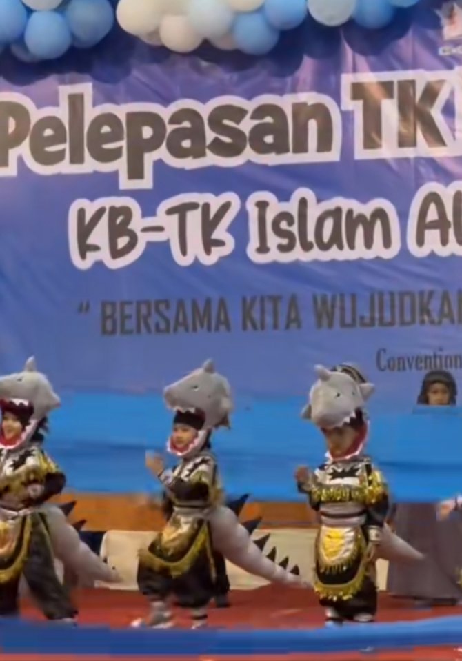bikin gemas aksi anak tk tak ikut menari saat tampil di panggung ini viral