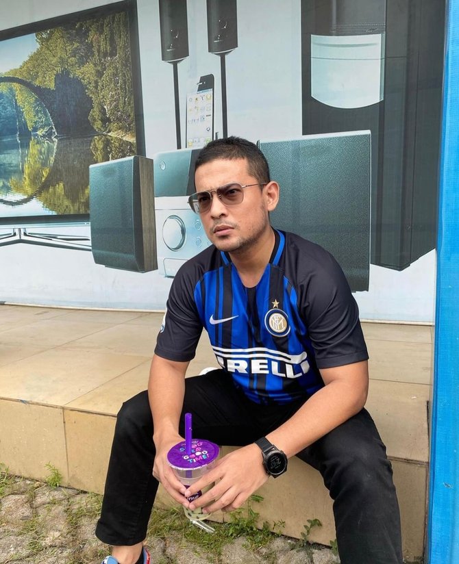 fithra faisal hastiadi doktor bidang ekonomi internasional interisti dan anggota yellow force ui