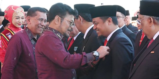 Gubernur Andi Sudirman Terima Satyalancana Wira Karya, Penghargaan Tertinggi Negara