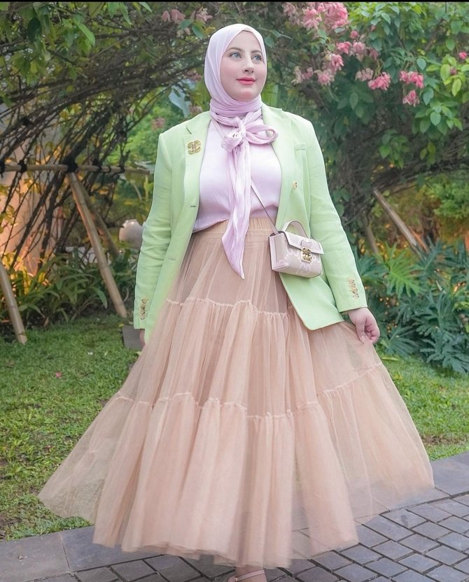 intip gaya penampilan tasyi athasiya yang tengah jadi sorotan glamor
