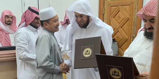 Kisah Hasan Abas, Warga Pandeglang 19 Tahun Mengabdi jadi Asisten Imam Masjid Nabawi